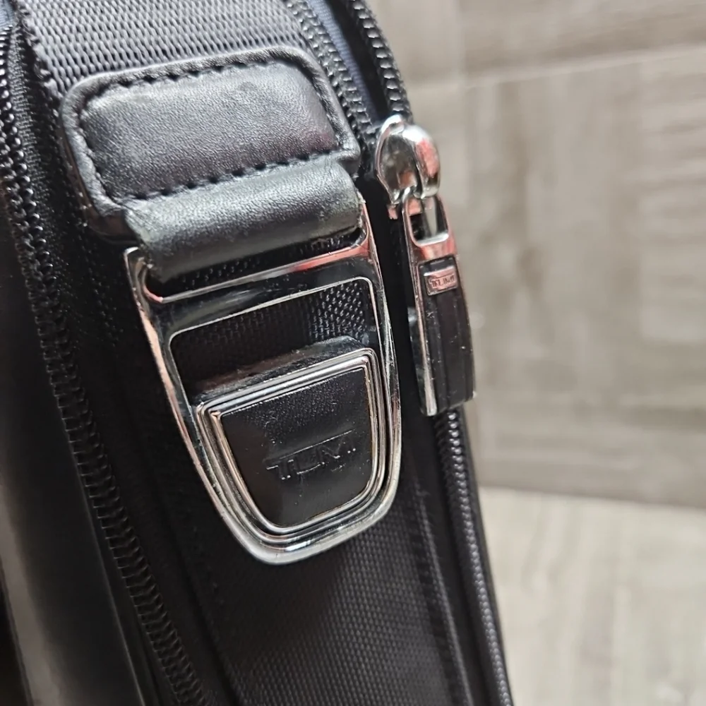 TUMI Arrive Narita Laptop Briefcase 25611D BLK Bag Shoulder Strap Nylon Leather